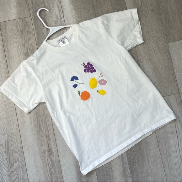 Petite Studio Tshirt fruit graphic crew short sleeve womens White (xsmall) suri - Picture 2 of 6